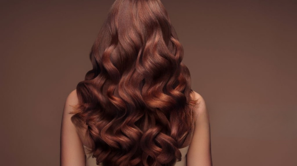 7x tips: Zo blijven krullen écht langer zitten