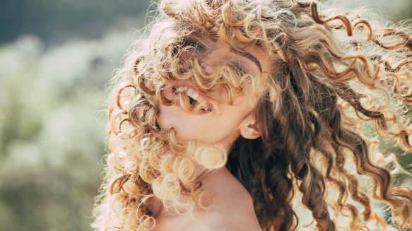 Zo ontdek je of je haar krulpotentie heeft