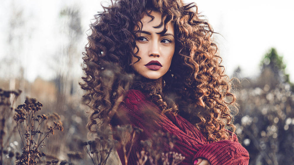 7x tips voor de kapper: Zo blijven krullen écht langer zitten