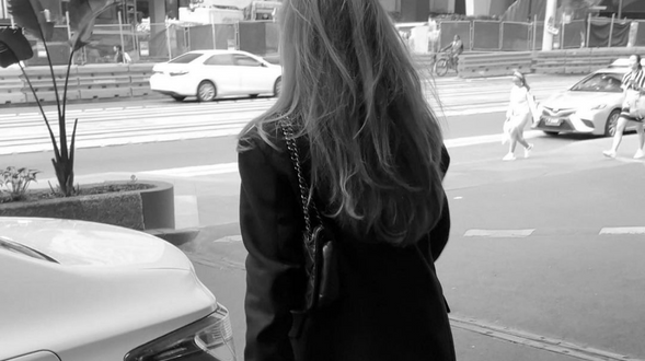 Last van plat haar door je helm, pet of beanie? Niet meer met onze tricks!