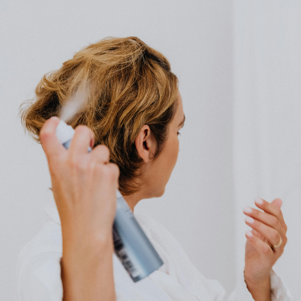 Snelle fixes voor een bad hair day: zo red je je kapsel snel en makkelijk
