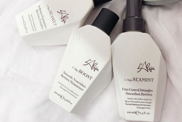 Ga droog en beschadigd haar tegen met het gebruik van algen