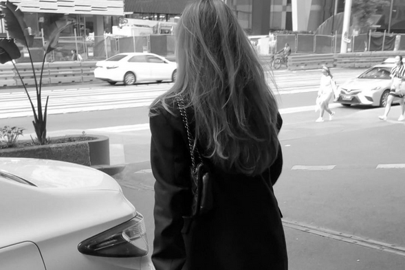 Last van plat haar door je helm, pet of beanie? Niet meer met onze tricks!